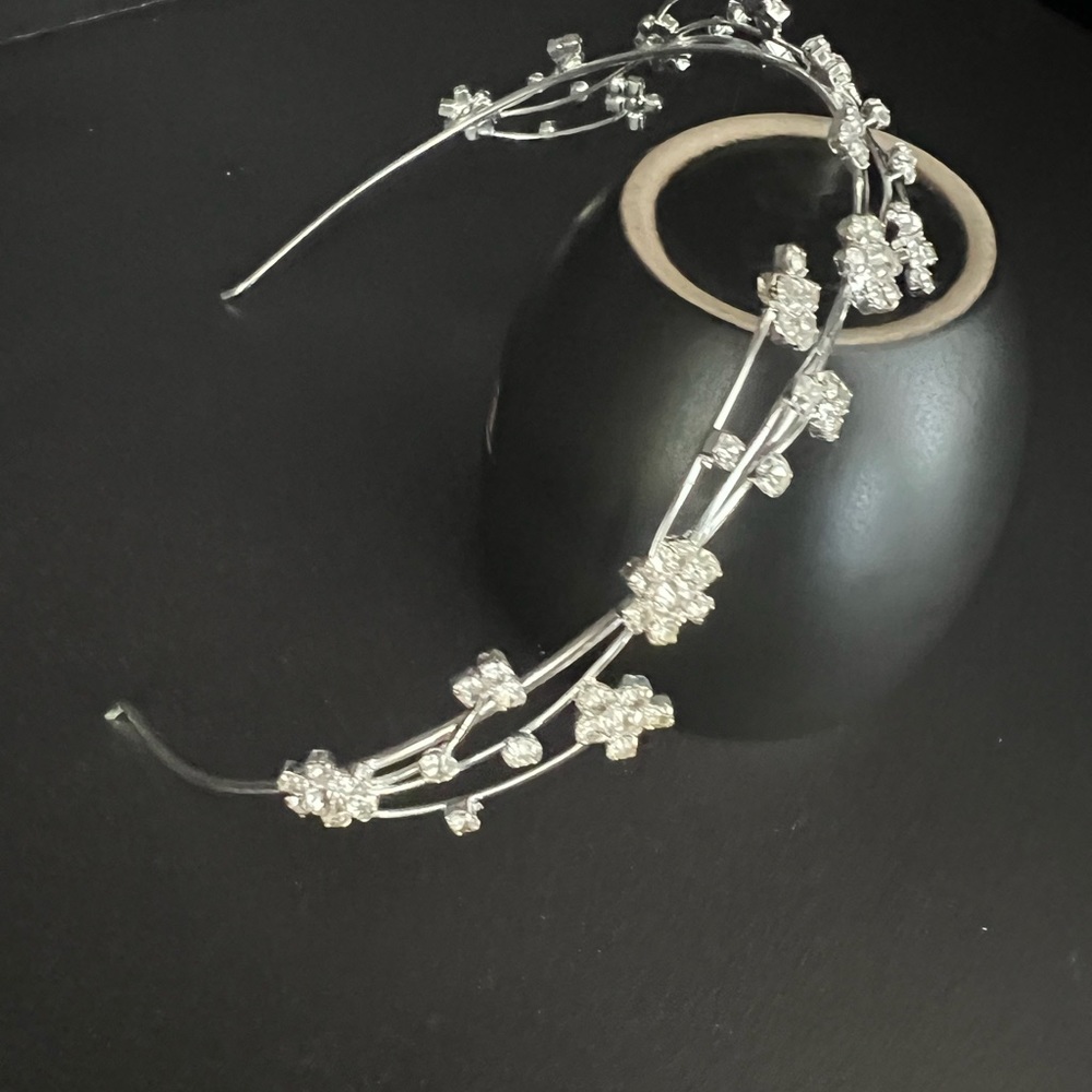 Silver Flower Tiara - Picture 3 of 6